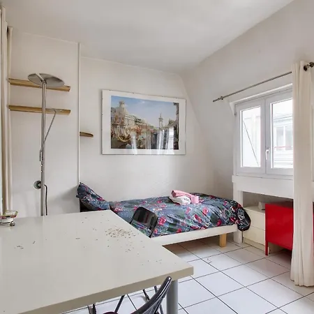 Cosy In The 8th Arr 4 Min From Rome Metro פריז